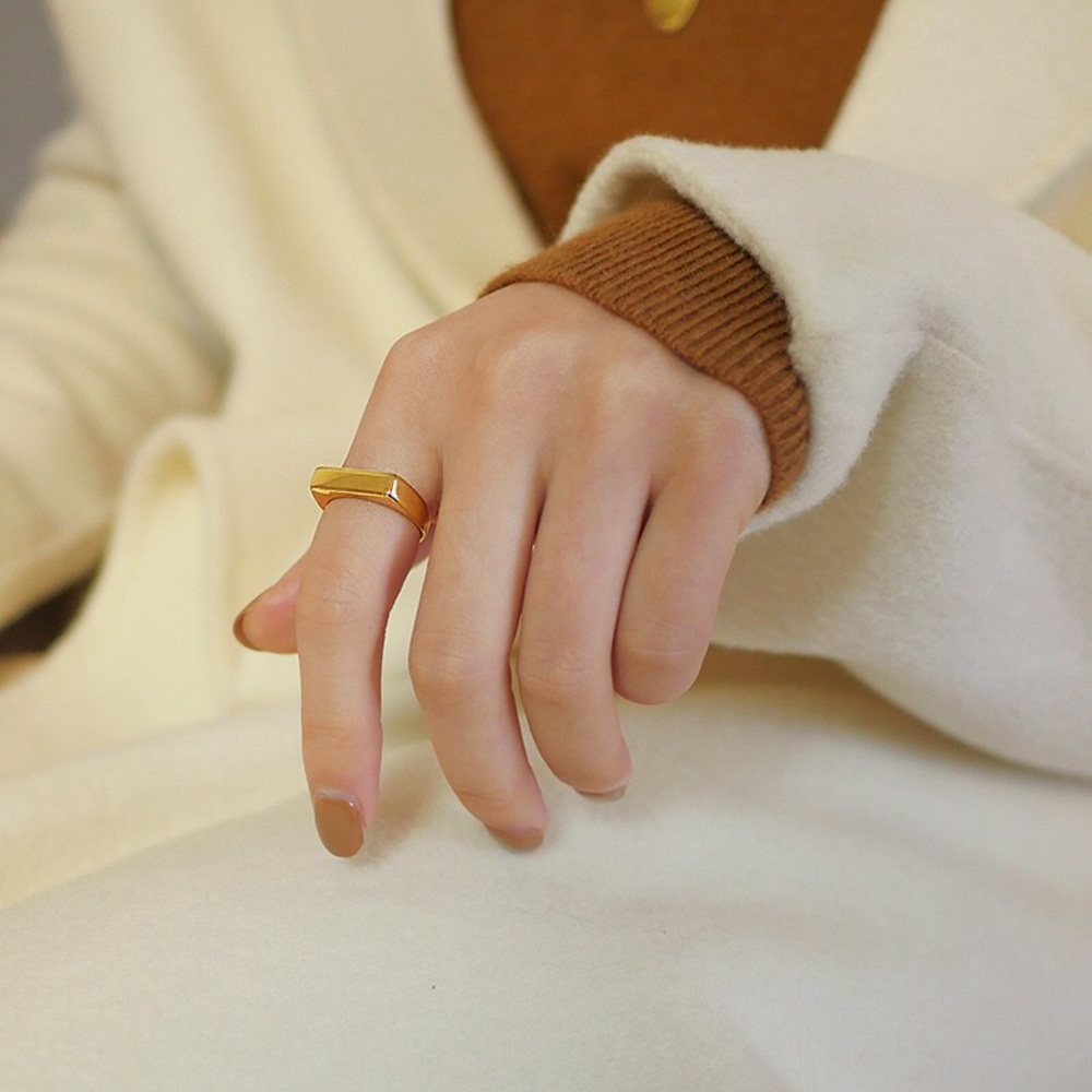 Minimalist Gold Plated Signet Ring Size 6 / 7 / 8 - Picture 5 of 7